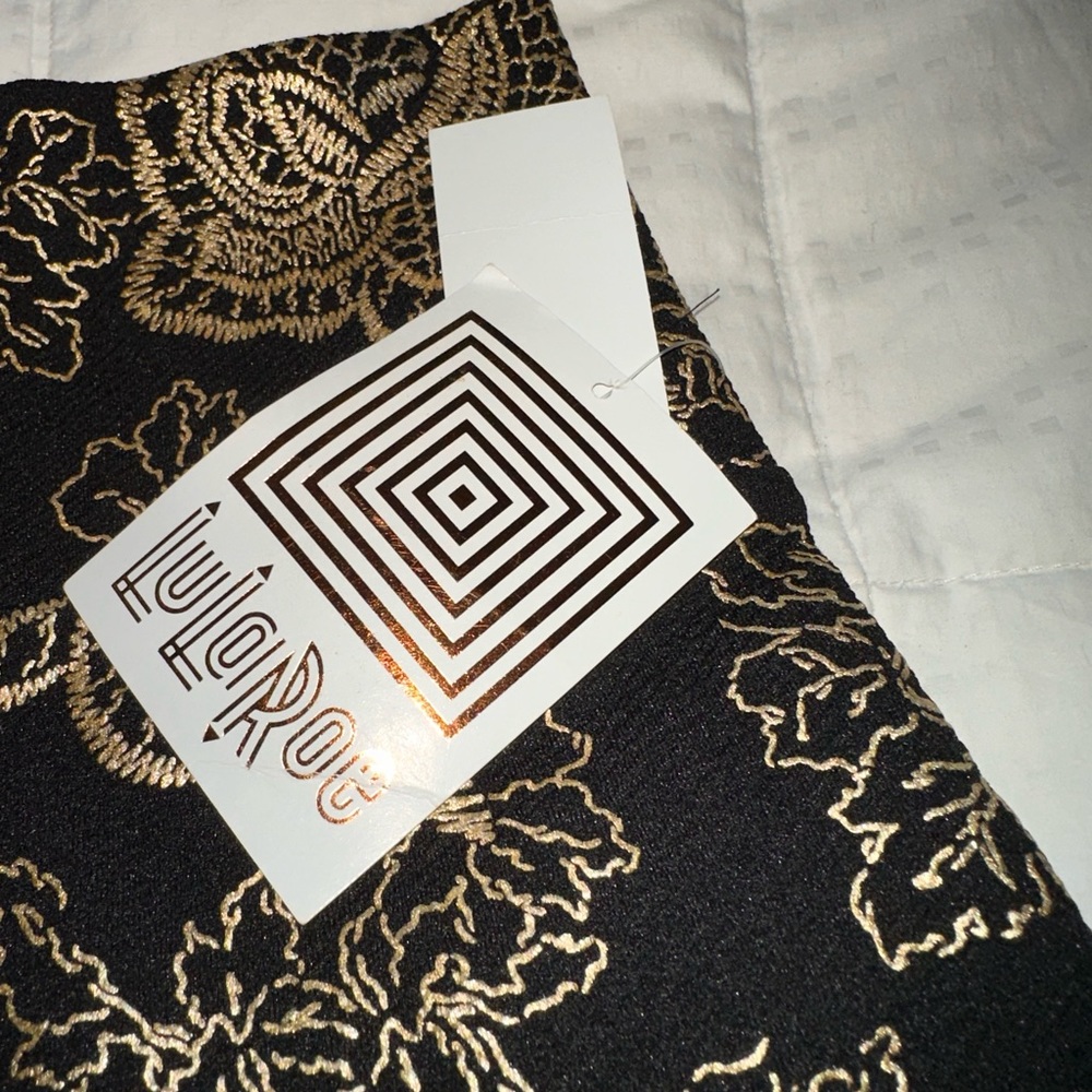 Lularoe‎ XS elegant black with gold roses Cassie pencil skirt.Embroidered look - Picture 4 of 7